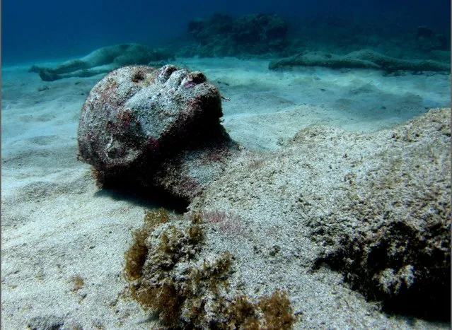 “Grace reef”. Underwater Sculpture, Museo Subacuático de Arte, Cancun. (Photo by Jason deCaires Taylor/UnderwaterSculpture)