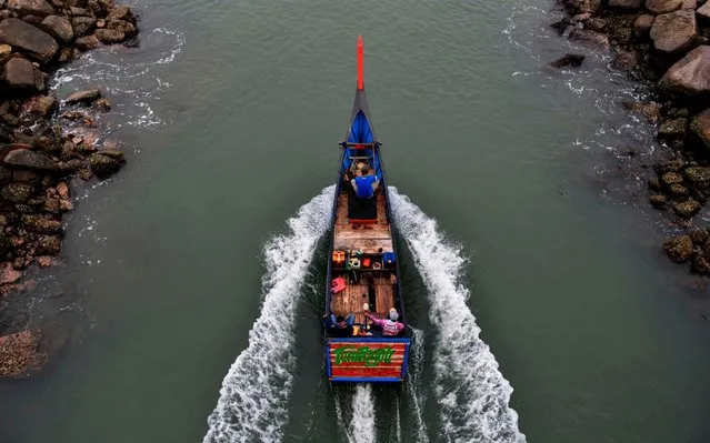 Fishermen head out to sea in Banda Aceh on September 23, 2019. (Photo by Chaideer Mahyuddin/AFP Photo)