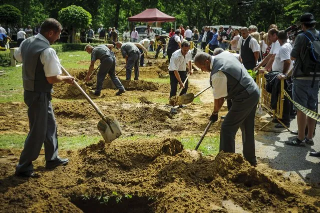 General view of the first National Grave Digging competition at the public cemetery of Debrecen, 226 kms east of Budapest, Hungary, Friday, June 3, 2016. Eighteen two-man teams of Hungarian gravediggers are demonstrating their skills for a place in a regional championship to be held in Slovakia. (Photo by Zsolt Czegledi/MTI via AP Photo)