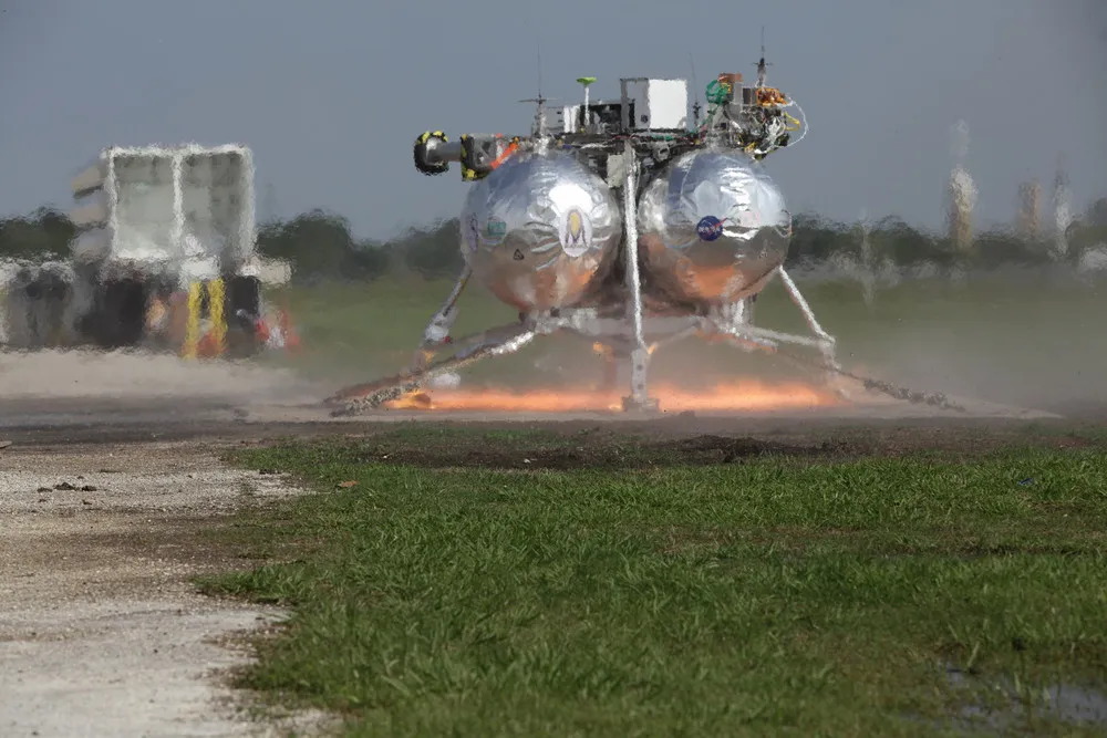 The NASA's Morpheus Lunar Lander Crashes During its First Free Flight