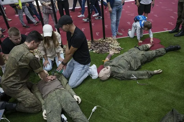 First aid demonstration at the stand of the Russian paramedics. Russian international military expo Army Expo 2022 at Patriot park in Kubinka, Moscow, Russia, on August 20, 2022. (Photo for The Washington Post)