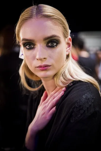 A model backstage ahead of the Zeynep Tosun show during Mercedes Benz Fashion Week Istanbul  at Zorlu Performance Hall on March 30, 2018 in Istanbul, Turkey. (Photo by Tristan Fewings/Getty Images for IMG)
