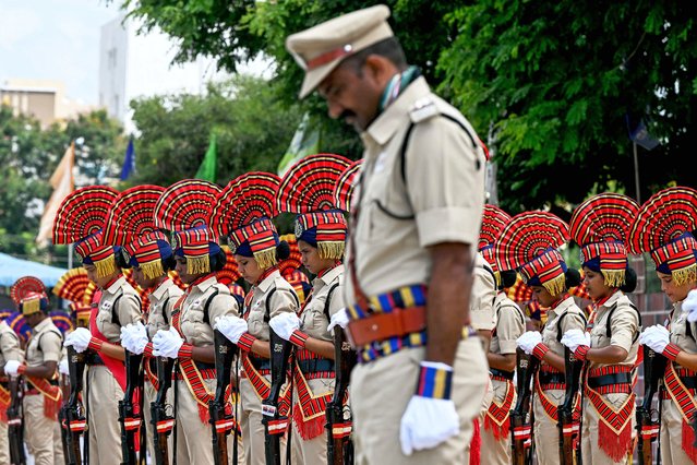 Police personnel pay tribute to slain police officers during an event held to mark “Police Commemoration Day” in Hyderabad on October 21, 2025. (Photo by Noah Seelam/AFP Photo)