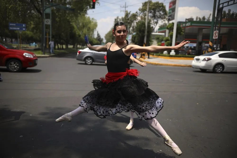 The 58-second Show: Mexican Street Performances