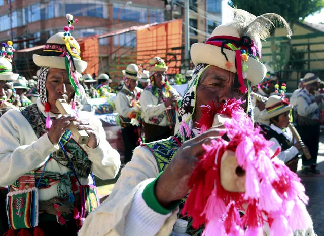 Indigenous musicians play “Tarkas”, a native instrument, during the Anata Andina (Andean carnival) parade in Oruro, Bolivia, February 4, 2016. Hundreds of ethnic groups from Oruro province participated in the carnival. (Photo by David Mercado/Reuters)