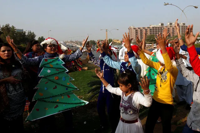 Women and children dance to music as they take part in a peace rally ahead of Christmas celebrations in Karachi, Pakistan December 21, 2016. (Photo by Akhtar Soomro/Reuters)