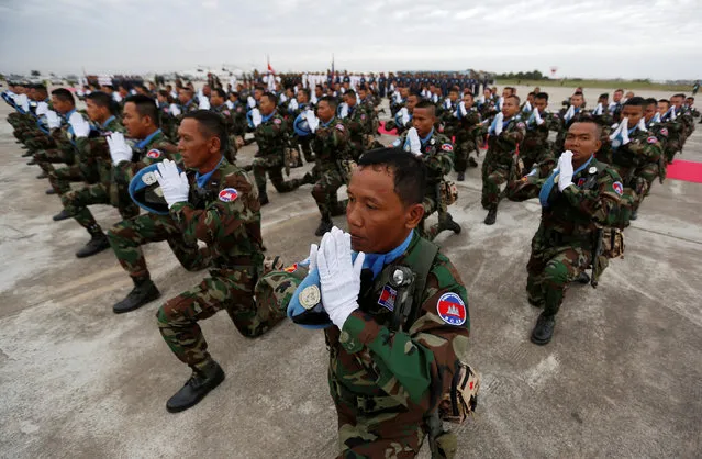 Cambodian soldiers serving with the United Nations Interim Force in Lebanon (UNIFIL), pray during a send-off ceremony at Pochentong Air Base in Phnom Penh January 4, 2017. (Photo by Samrang Pring/Reuters)