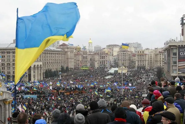 An aerial view shows the Maidan Nezalezhnosti (Independence Square) crowded by supporters of EU integration during a rally in Kiev, December 1, 2013. (Photo by Gleb Garanich/Reuters)