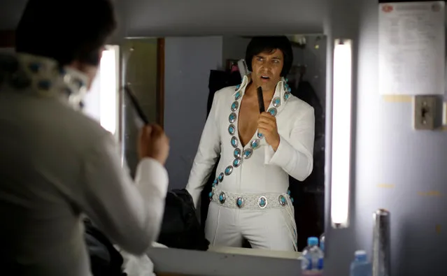 Ultimate Elvis tribute artist competitor Nick Nicolas from Sydney practices by singing into a comb in the dressing room before in the final round of the contest at the 25th annual Parkes Elvis Festival in the rural Australian town of Parkes, west of Sydney, January 14, 2017. (Photo by Jason Reed/Reuters)