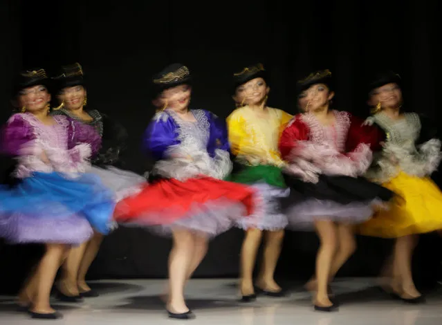 Dancers perform during La Paz Fashion Week in La Paz, Bolivia, February 7, 2019. (Photo by David Mercado/Reuters)