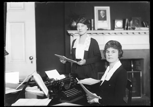 Women work in an office as a portrait of President Warren Harding is displayed on the mantle, circa 1921-1923, in this Library of Congress handout photo. (Photo by Reuters/Bain Collection/Library of Congress)