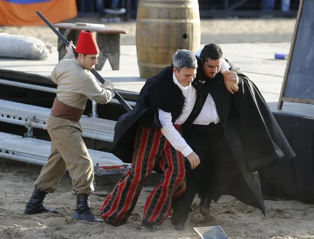 Performers reenact the capture of Armenians during a commemoration marking the 100th anniversary of the mass killing of Armenians by OttomanTurks, in Buenos Aires, April 25, 2015. (Photo by Enrique Marcarian/Reuters)