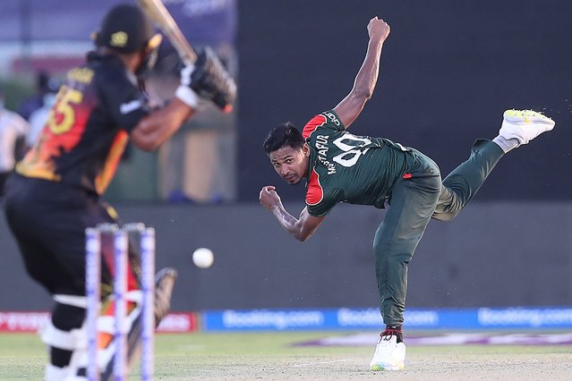 Bangladesh's Mustafizur Rahman (R) delivers a ball during the ICC men's Twenty20 World Cup cricket match between Bangladesh and Papua New Guinea at the Oman Cricket Academy Ground in Muscat on October 21, 2021. (Photo by Haitham Al-Shukairi/AFP Photo)