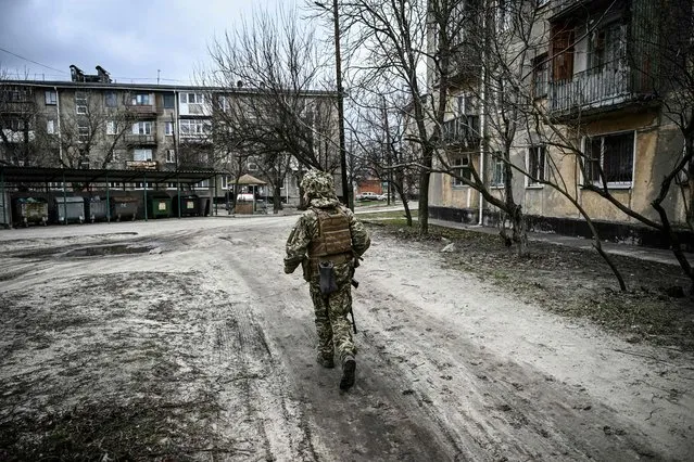 A Ukraine army soldier walks in the town of Schastia, near the eastern Ukraine city of Lugansk, on February 22, 2022, a day after Russia recognised east Ukraine's separatist republics and ordered the Russian army to send troops there as “peacekeepers”. The recognition of Donetsk and Lugansk rebel republics effectively buries the fragile peace process regulating the conflict in eastern Ukraine, known as the Minsk accords. Russian President recognised the rebels despite the West repeatedly warning him not to and threatening Moscow with a massive sanctions response. (Photo by Aris Messinis/AFP Photo)