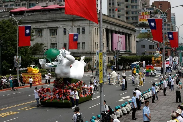 Floats take part in a parade to reflect Taiwan's history as part of an inauguration ceremony of Taiwan’s President Tsai Ing-wen in Taipei, Taiwan May 20, 2016. (Photo by Tyrone Siu/Reuters)