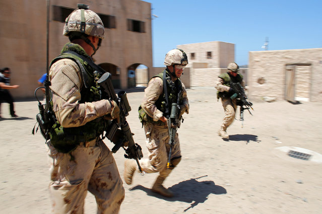 Canadian soldiers from the Royal 22nd Regiment run through a simulated village as they train during a non-combative extraction operation in urban terrain as part of Rim of the Pacific (RIMPAC) 2016 exercise held at Camp Pendleton, California United States, July 11, 2016. (Photo by Mike Blake/Reuters)