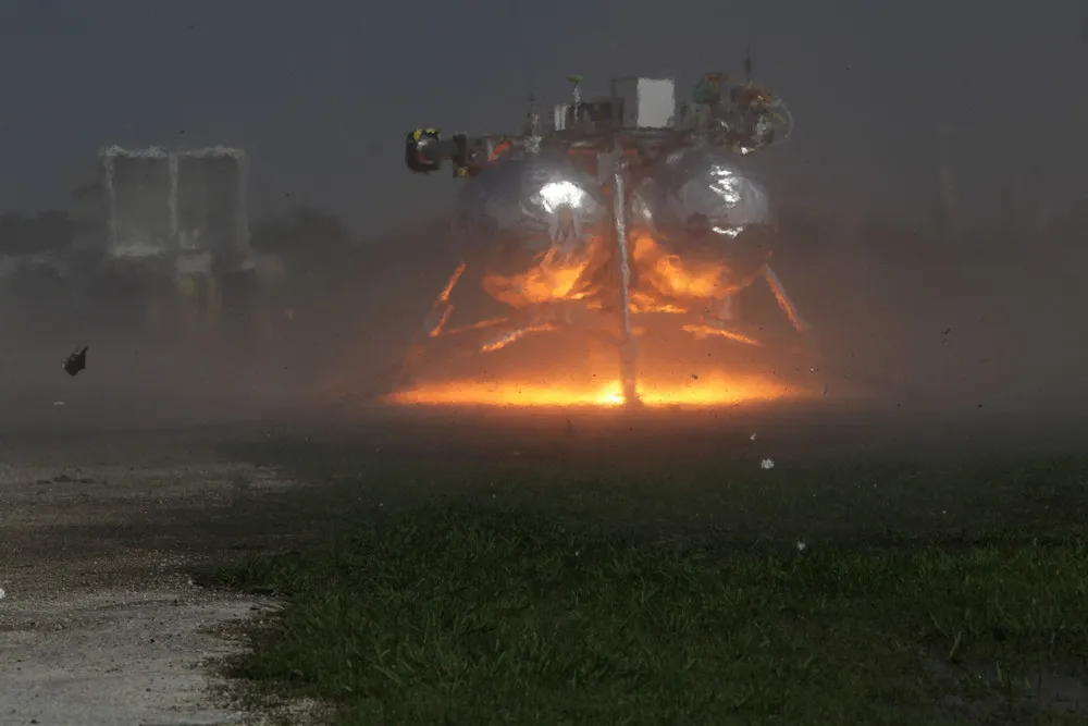 The NASA's Morpheus Lunar Lander Crashes During its First Free Flight