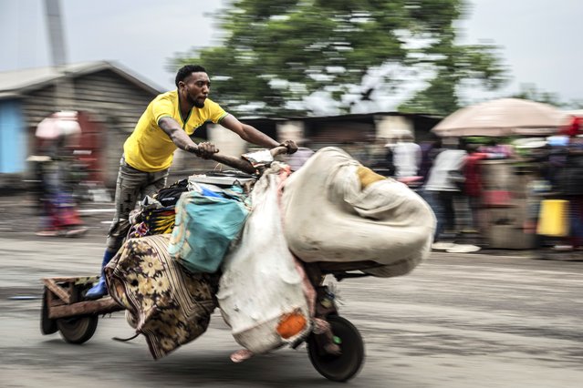People displaced by the fighting with M23 rebels make their way to the center of Goma, Democratic Republic of the Congo, Sunday, January 26, 2025. (Photo by Moses Sawasawa/AP Photo)