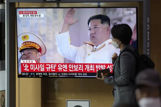 A TV screen showing a news program reporting about North Korea's missile launch with file footage of North Korean leader Kim Jong Un, is seen at the Seoul Railway Station in Seoul, South Korea, Thursday, October 6, 2022. North Korea launched two ballistic missiles toward its eastern waters on Thursday, as the United States redeployed one of its aircraft carriers near the Korean Peninsula in response to the North's recent launch of a powerful missile over Japan. (Photo by Lee Jin-man/AP Photo)