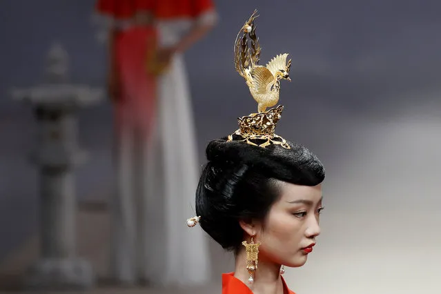 A model wears a Phoenix crown while presenting “Heaven Gaia” creation by Chinese designer Xiong Ying during the China Fashion Week in Beijing, Saturday, November 4, 2017. (Photo by Andy Wong/AP Photo)