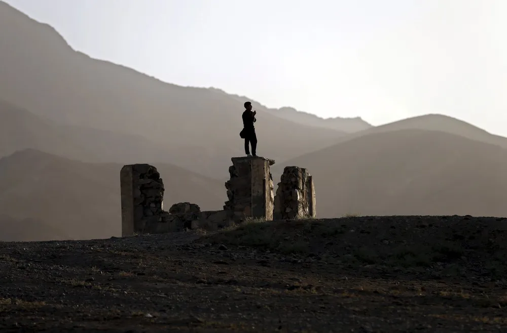 Afghan Paragliders Soar through Kabul's Skies