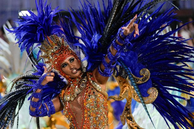 A performer from the Paraiso do Tuiuti samba school parades during Carnival celebrations at the Sambadrome in Rio de Janeiro, Brazil, Tuesday, February 13, 2024. (Photo by Silvia Izquierdo/AP Photo)