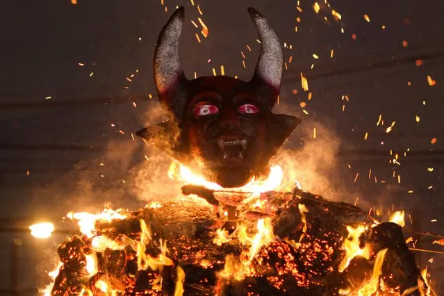 A 5-metre replica of a devil burns during the annual celebration of the “Burning of the Devil”, a festivity associated with the Feast of the Immaculate Conception which honors the city's patron saint and marking the start of the Christmas season, in Guatemala City, Guatemala on December 7, 2022. (Photo by Sandra Sebastian/Reuters)
