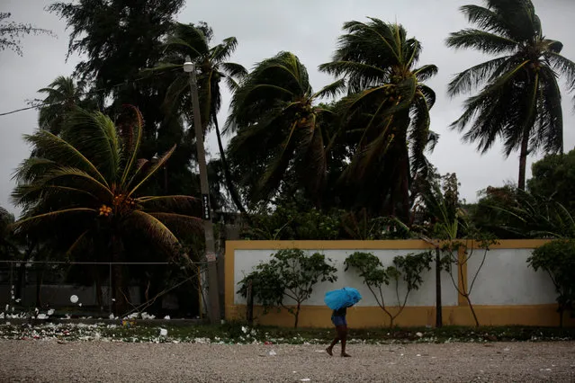 A woman protects herself from rain with an umbrella ahead of Hurricane Matthew in Les Cayes, Haiti, October 3, 2016. (Photo by Andres Martinez Casares/Reuters)