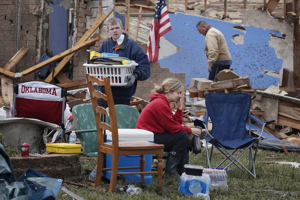 Oklahoma Residents Return to Survey Tornado Damage