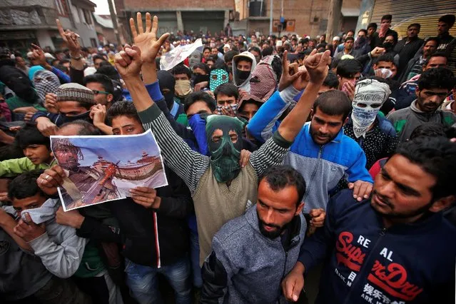 Demonstrators shout slogans during an anti-India protest in Srinagar, November 4, 2016. (Photo by Danish Ismail/Reuters)