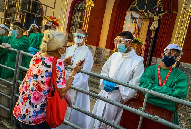 Priests wearing face masks, shields and gloves receive a pilgrim during the Saint Lazarus procession in El Rincon, Havana province, Cuba, on December 17, 2020. (Photo by Adalberto Roque/AFP Photo)