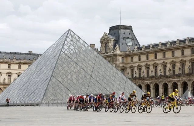 Riders pass the Louvre Museum during the 21st and final stage of the 110th edition of the Tour de France cycling race, 115 km between Saint-Quentin-en-Yvelines and the Champs-Elysees in Paris on July 23, 2023. (Photo by Benoit Tessier/Reuters)