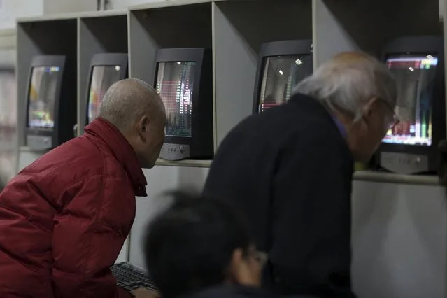 Investors look at computer screens board showing stock information at a brokerage house in Shanghai, China, January 8, 2016. China's major stock indexes opened higher on Friday after Beijing ditched a circuit breaker mechanism that halted trading twice this week when share prices tumbled and had been blamed for exacerbating the market sell-offs. (Photo by Aly Song/Reuters)