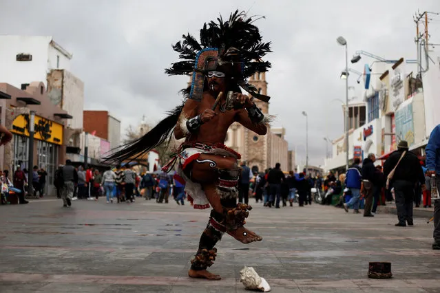 A man performs a pre-Hispanic dance to welcome the new year of 2017 in Ciudad Juarez, Mexico December 31, 2016. (Photo by Jose Luis Gonzalez/Reuters)