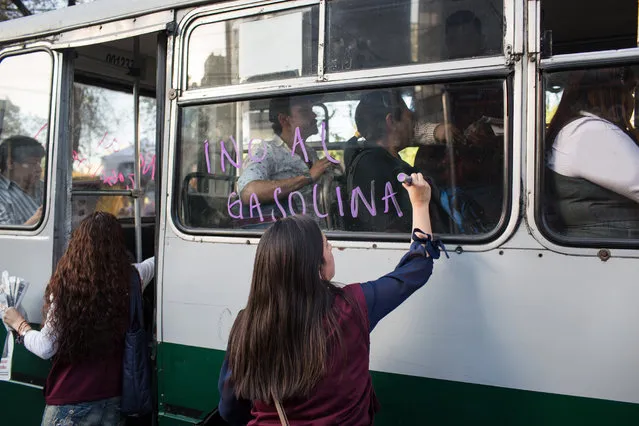 People attach signs to cars protesting an increase in gas prices, during a protest organized by the Morena Political party, on January 4, 2017 in Mexico City, Mexico. On January 1, 2017, the Mexican Federal Government deregulated gas prices and consumers saw costs jump as much as 20% at the pumps. (Photo by Brett Gundlock/Getty Images)