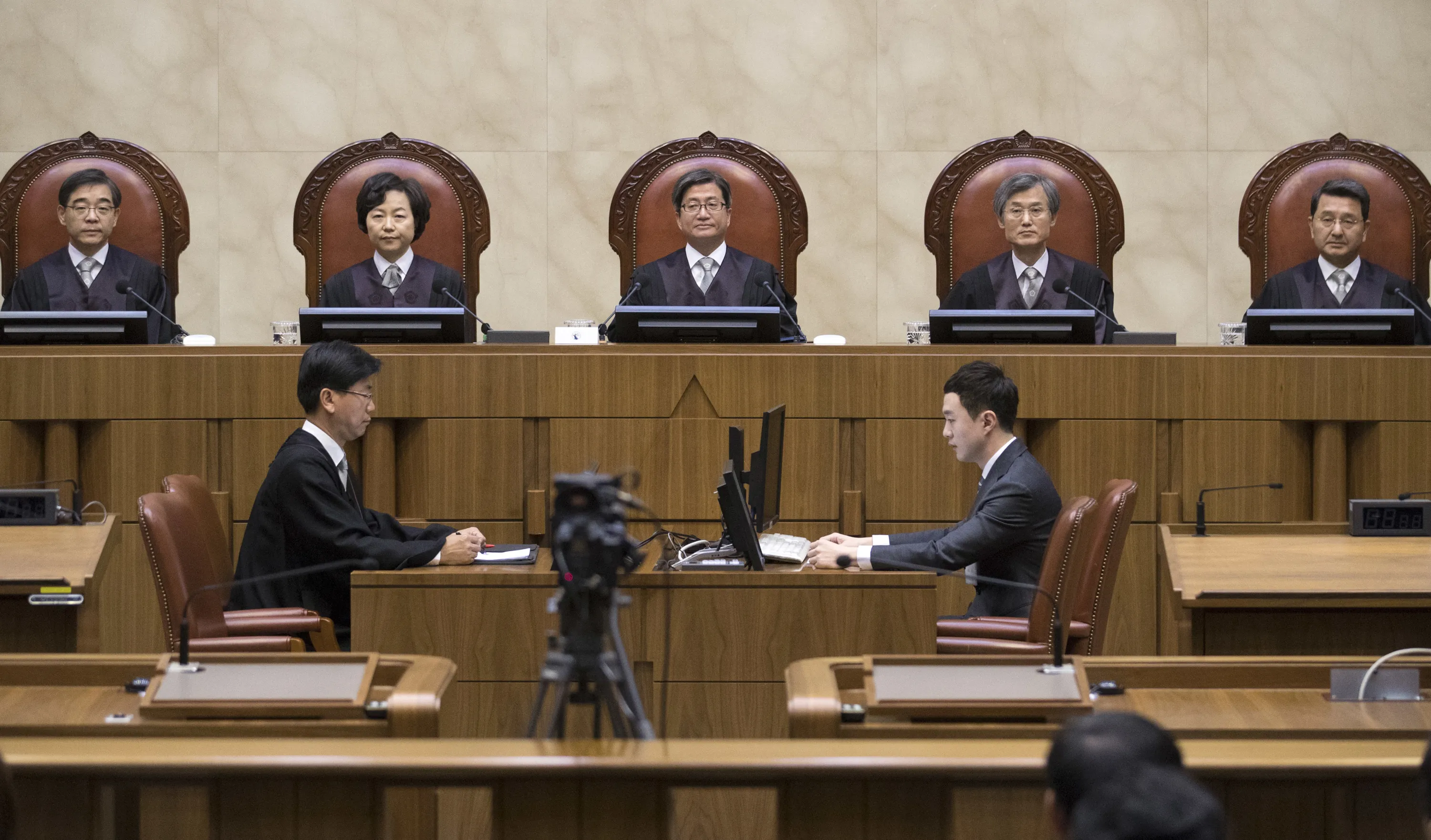 Суд снизу. Верховный суд Южной Кореи. Конституционный суд Южной Кореи. Верховный суд Токио. Верховный суд Северной Кореи.