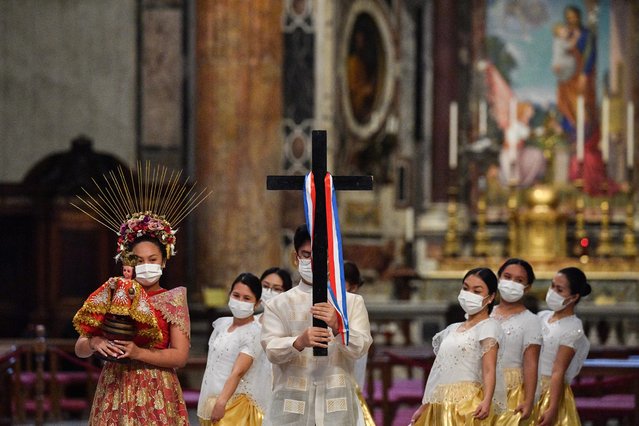 Members of the Philippine community arrive to take part in a mass held by Pope Francis to mark 500 years of Christianity in the Philippines, in St. Peter’s Basilica at the Vatican, March 14, 2021. (Photo by Tiziana Fabi/Pool via Reuters)