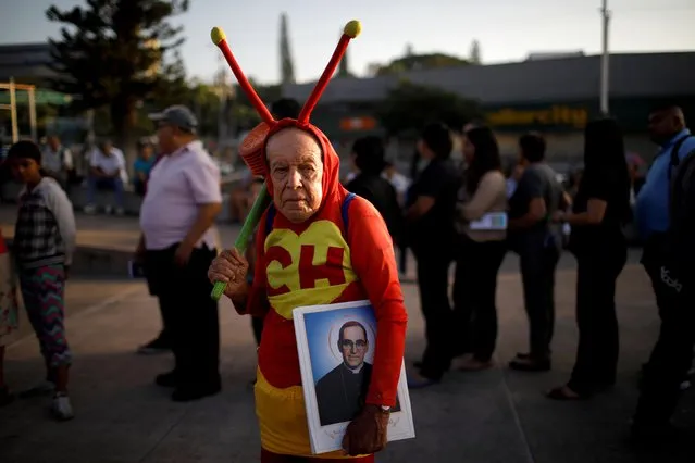 Jose Luis Duran waits dressed as the popular Mexican character known as “El Chapulin Colorado” (Captain Hopper) for the opening parade of the festivities of El Divino Salvador del Mundo (The Divine Savior of The World), patron saint of the capital city of San Salvador, El Salvador, August 1, 2019. (Photo by Jose Cabezas/Reuters)