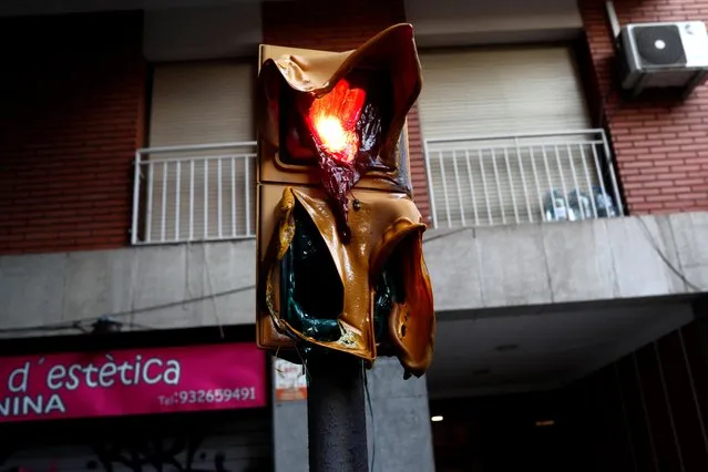 Melted traffic lights are seen after clashes of separatist demonstrators after a verdict in a trial over a banned independence referendum in Barcelona, Spain, October 17, 2019. (Photo by Jon Nazca/Reuters)