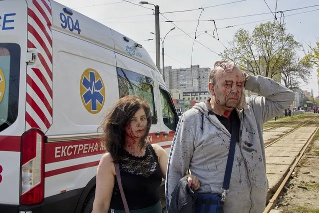 Injured people react following a Russian shelling in Kharkiv, Ukraine, 16 April 2022. Kharkiv, Ukraine's second-largest city, and its surroundings have been heavily shelled by Russian forces since the invasion began on 24 February 2022. (Photo by Sergey Kozlov/EPA/EFE)