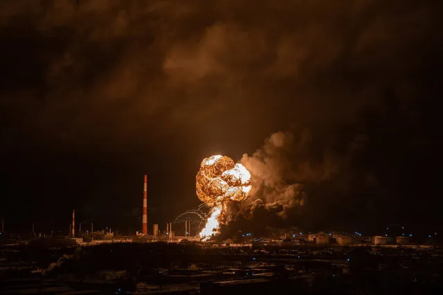 An explosion at the site of a fire at an oil processing plant in the town of Ukhta in Komi Republic, Russia on January 10, 2020. The fire covers an area of 1,000 square meters. One person has been reportedly injured; the nearby Yarmarka (Fair) shopping center is being evacuated. (Photo by The Press Office of the Ukhta town administration/TASS)