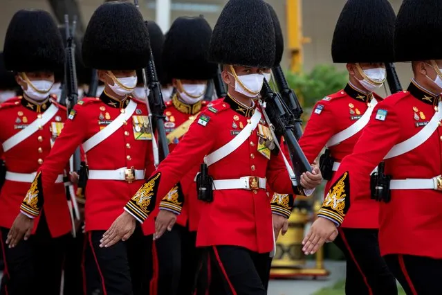 The honour guard, wearing protective masks due to the spread of the coronavirus disease (COVID-19), prepares for the arrival of Thailand's King Maha Vajiralongkorn at the King Rama I monument in Bangkok, Thailand on April 6, 2020. (Photo by Athit Perawongmetha/Reuters/Pool)