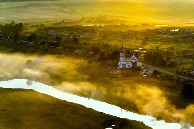 Russia From Above: “A Russian Sunrise”. Day breaks near Suzdal, in Vladimir Oblast. (Photo by Sergey Fomin)