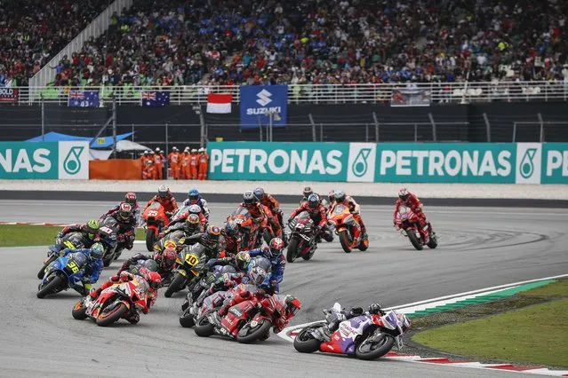 Spanish MotoGP rider Jorge Martin of Pramac Racing (R) leads the pack during the Malaysia Motorcycling Grand Prix in Sepang, Malaysia, 23 October 2022. (Photo by Fazry Ismail/EPA/EFE)
