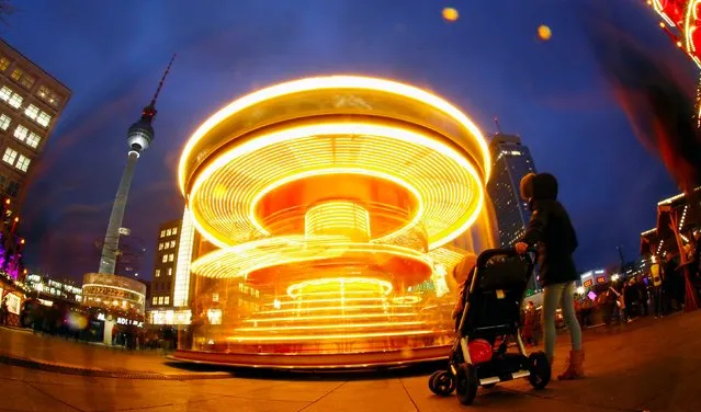 A carousel is pictured at Alexanderplatz square in Berlin, Germany, November 28, 2017. (Photo by Hannibal Hanschke/Reuters)