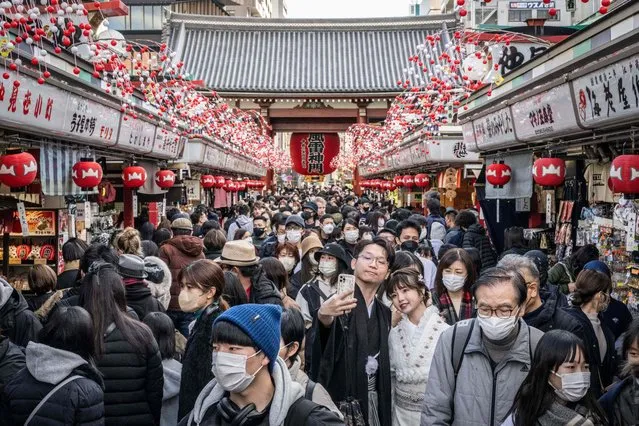 People visit Sensoji temple ahead of the New Year holiday in Tokyo on December 30, 2022. (Photo by Yuichi Yamazaki/AFP Photo)