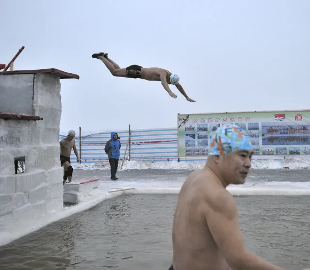A winter swimmer plunges into SongHua River to mark The upcoming New Year on December 24, 2017 in Harbin, China. (Photo by Tao Zhang/Getty Images)