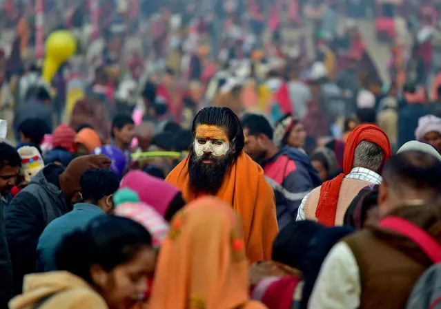 Hindu devotees gather on the banks of the Sangam, the confluence of the Ganges, Yamuna and Saraswati rivers, to take a holy dip to mark Mauni Amavasya, the most auspicious day, during the Magh Mela festival in Prayagraj, India on January 21, 2023. (Photo by Ritesh Shukla/Reuters)