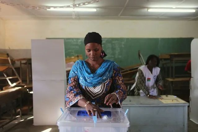 A woman votes at a polling station during the presidential and legislative election in Ouagadougou, Burkina Faso, November 29, 2015. (Photo by Joe Penney/Reuters)