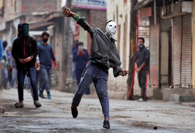 A demonstrator hurls a stone towards the Indian police during an anti-India protest in Srinagar, November 4, 2016. (Photo by Danish Ismail/Reuters)